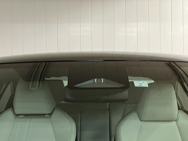 カローラ ハイブリッド　ダブルバイビー　衝突被害軽減ブレーキシステム　レーダークルーズコントロール　ステアリングスイッチ　シートヒーター　電動パーキングブレーキ　ドライブモード切り替えスイッチ　ＳＯＳスイッチ　ＥＴＣ　キーフリー（29枚目）