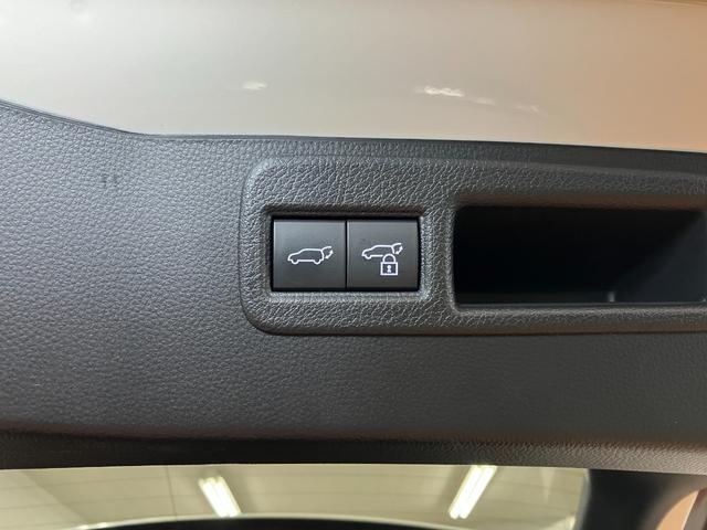 ハリアー Ｚ　衝突被害軽減ブレーキシステム　ルームミラー一体型ドラレコ　全周囲カメラ　パワーバックドア　ＳＯＳスイッチ　レーザークルーズコントロール　ＪＢＬプレミアムサウンドシステム　電動パーキングブレーキ（18枚目）