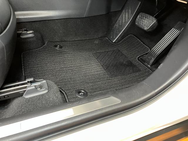 ハリアー Ｚ　衝突被害軽減ブレーキシステム　ルームミラー一体型ドラレコ　全周囲カメラ　パワーバックドア　ＳＯＳスイッチ　レーザークルーズコントロール　ＪＢＬプレミアムサウンドシステム　電動パーキングブレーキ（29枚目）