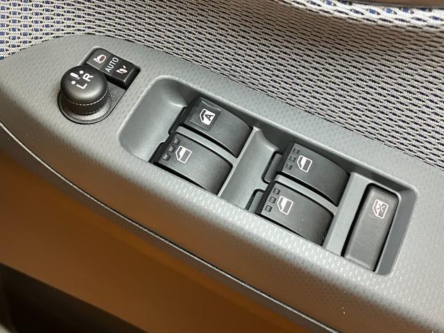 ムーヴ カスタム　ＲＳ　ＳＡ　スマアシ　Ｂカメラ　ステアリングスイッチ　オートエアコン　Ｐスタート　エコアイドル　横滑り防止機能　誤発進抑制機能　電動格納ミラー　キーフリー（19枚目）