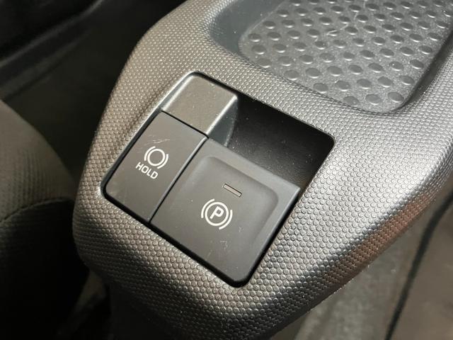 タフト Ｘ　４ＷＤ　サポカーＳワイド適合　ドラレコ　スカイフィールトップ　パノラマモニター対応　ディスプレイオーディオ　ステアリングスイッチ　電動パーキングブレーキ　Ｐスタート　コーナーセンサー　キーフリー（18枚目）