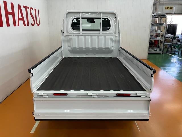 ハイゼットトラック スタンダード サポカーSワイド適合 三方開 ゴムマット ラジオ オートエアコン 光軸調整ダイヤル コーナーセンサー アイドリングストップ 横滑り防止機能 誤発進抑制機能 アクセサリーソケット(9枚目)