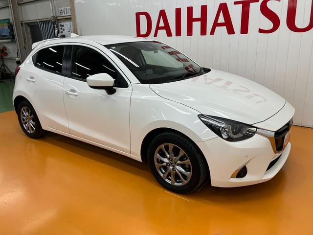 デミオ 15Sノーブルクリムゾン 衝突被害軽減ブレーキシステム ドラレコ 全周囲カメラ クルーズコントロール ステアリングスイッチ シートヒーター USB接続端子 ヘッドアップディスプレイ ETC コーナーセンサー キーフリー(7枚目)