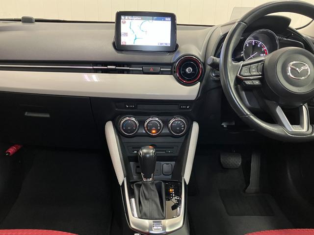 デミオ 15Sノーブルクリムゾン 衝突被害軽減ブレーキシステム ドラレコ 全周囲カメラ クルーズコントロール ステアリングスイッチ シートヒーター USB接続端子 ヘッドアップディスプレイ ETC コーナーセンサー キーフリー(13枚目)