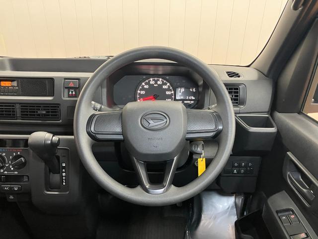 ハイゼットカーゴ ＤＸ　サポカーＳワイド適合　ラジオ　エアコン　アクセサリーソケット　コーナーセンサー　アイドリングストップ　光軸調整ダイヤル　横滑り防止機能　誤発進抑制機能　パワーウインドウ　キーレス（14枚目）