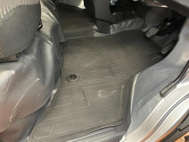 ハイゼットカーゴ ＤＸ　サポカーＳワイド適合　ラジオ　エアコン　アクセサリーソケット　コーナーセンサー　アイドリングストップ　光軸調整ダイヤル　横滑り防止機能　誤発進抑制機能　パワーウインドウ　キーレス（20枚目）