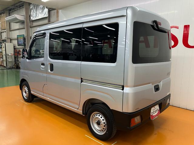 ハイゼットカーゴ ＤＸ　サポカーＳワイド適合　ラジオ　エアコン　アクセサリーソケット　コーナーセンサー　アイドリングストップ　光軸調整ダイヤル　横滑り防止機能　誤発進抑制機能　パワーウインドウ　キーレス（6枚目）