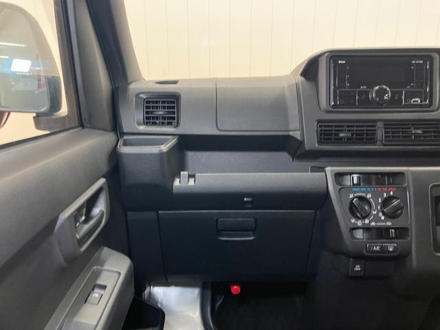 ハイゼットカーゴ ＤＸ　サポカーＳワイド適合　ラジオ　エアコン　アクセサリーソケット　コーナーセンサー　アイドリングストップ　光軸調整ダイヤル　横滑り防止機能　誤発進抑制機能　パワーウインドウ　キーレス（12枚目）