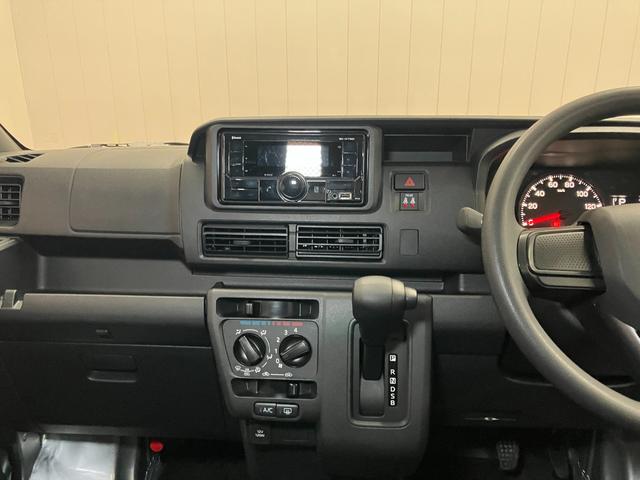ハイゼットカーゴ ＤＸ　サポカーＳワイド適合　ラジオ　エアコン　アクセサリーソケット　コーナーセンサー　アイドリングストップ　光軸調整ダイヤル　横滑り防止機能　誤発進抑制機能　パワーウインドウ　キーレス（13枚目）