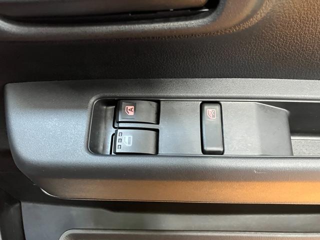 ハイゼットカーゴ ＤＸ　サポカーＳワイド適合　ラジオ　エアコン　アクセサリーソケット　コーナーセンサー　アイドリングストップ　光軸調整ダイヤル　横滑り防止機能　誤発進抑制機能　パワーウインドウ　キーレス（17枚目）