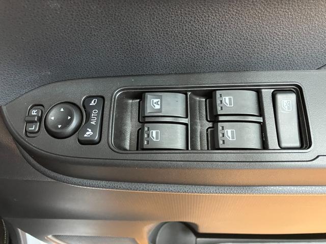 タント カスタムＲＳ　サポカーＳワイド適合　ミラクルオープンドア　両側オートスライドドア　パノラマモニター対応　電動パーキングブレーキ　ステアリングスイッチ　シートヒーター　オートエアコン　コーナーセンサー　キーフリー（20枚目）