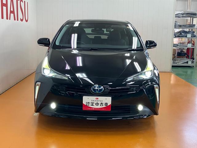 プリウス Ｓツーリングセレクション　ハイブリッド車　衝突被害軽減ブレーキシステム　ドラレコ　クルーズコントロール　ステアリングスイッチ　Ｐスタート　オートハイビーム　シートヒーター　ＥＴＣ　キーフリー（4枚目）