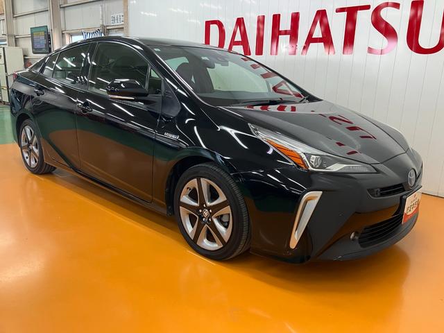 プリウス Ｓツーリングセレクション　ハイブリッド車　衝突被害軽減ブレーキシステム　ドラレコ　クルーズコントロール　ステアリングスイッチ　Ｐスタート　オートハイビーム　シートヒーター　ＥＴＣ　キーフリー（7枚目）