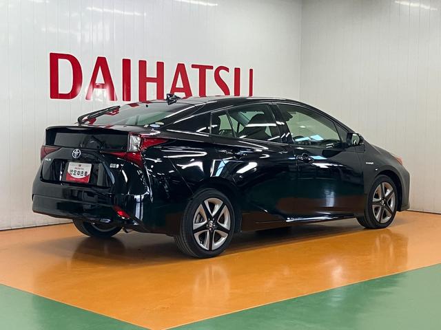 プリウス Ｓツーリングセレクション　ハイブリッド車　衝突被害軽減ブレーキシステム　ドラレコ　クルーズコントロール　ステアリングスイッチ　Ｐスタート　オートハイビーム　シートヒーター　ＥＴＣ　キーフリー（8枚目）