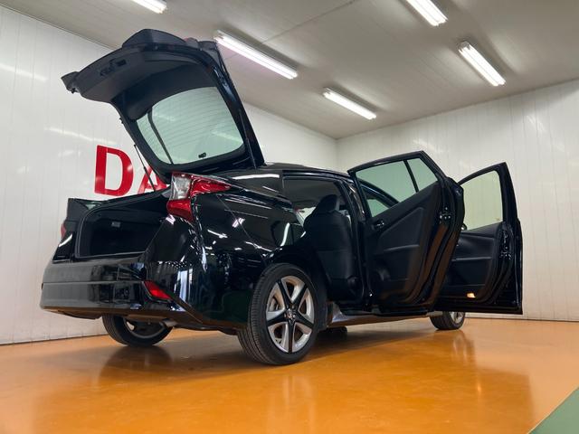 プリウス Ｓツーリングセレクション　ハイブリッド車　衝突被害軽減ブレーキシステム　ドラレコ　クルーズコントロール　ステアリングスイッチ　Ｐスタート　オートハイビーム　シートヒーター　ＥＴＣ　キーフリー（10枚目）