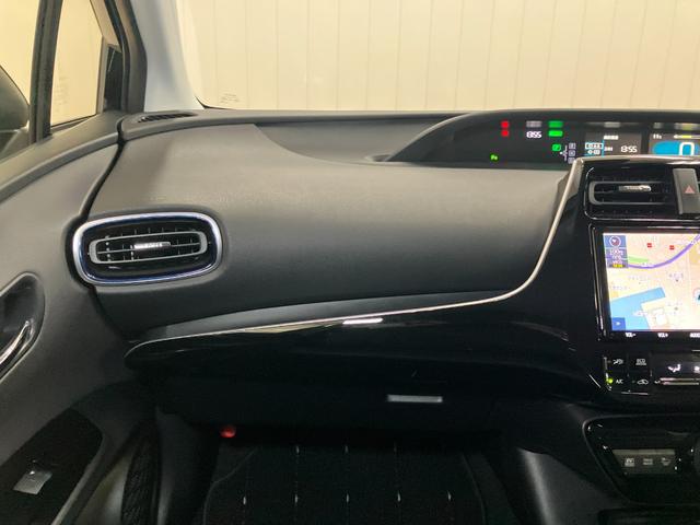 プリウス Ｓツーリングセレクション　ハイブリッド車　衝突被害軽減ブレーキシステム　ドラレコ　クルーズコントロール　ステアリングスイッチ　Ｐスタート　オートハイビーム　シートヒーター　ＥＴＣ　キーフリー（13枚目）