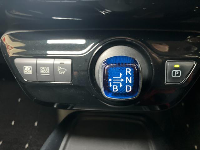 プリウス Ｓツーリングセレクション　ハイブリッド車　衝突被害軽減ブレーキシステム　ドラレコ　クルーズコントロール　ステアリングスイッチ　Ｐスタート　オートハイビーム　シートヒーター　ＥＴＣ　キーフリー（21枚目）