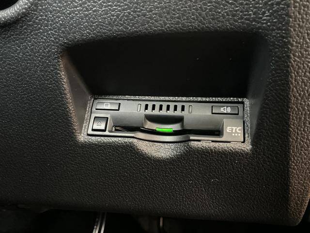 プリウス Ｓツーリングセレクション　ハイブリッド車　衝突被害軽減ブレーキシステム　ドラレコ　クルーズコントロール　ステアリングスイッチ　Ｐスタート　オートハイビーム　シートヒーター　ＥＴＣ　キーフリー（24枚目）