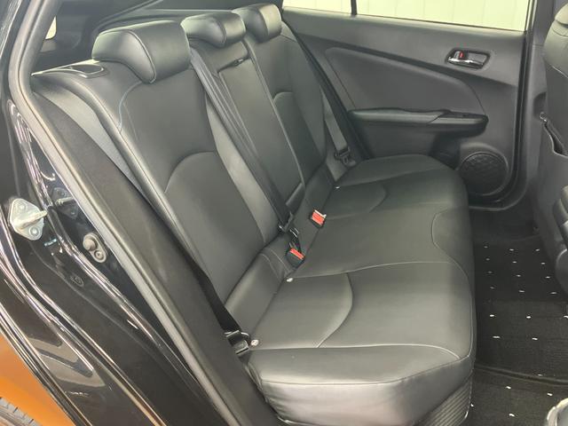 プリウス Ｓツーリングセレクション　ハイブリッド車　衝突被害軽減ブレーキシステム　ドラレコ　クルーズコントロール　ステアリングスイッチ　Ｐスタート　オートハイビーム　シートヒーター　ＥＴＣ　キーフリー（26枚目）