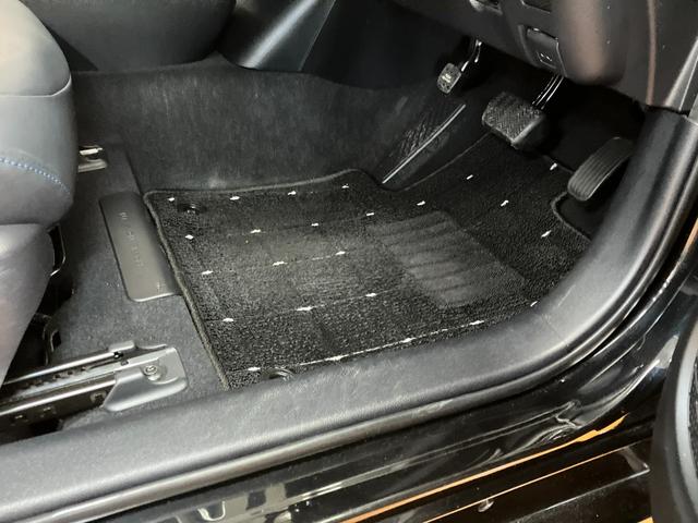 プリウス Ｓツーリングセレクション　ハイブリッド車　衝突被害軽減ブレーキシステム　ドラレコ　クルーズコントロール　ステアリングスイッチ　Ｐスタート　オートハイビーム　シートヒーター　ＥＴＣ　キーフリー（27枚目）