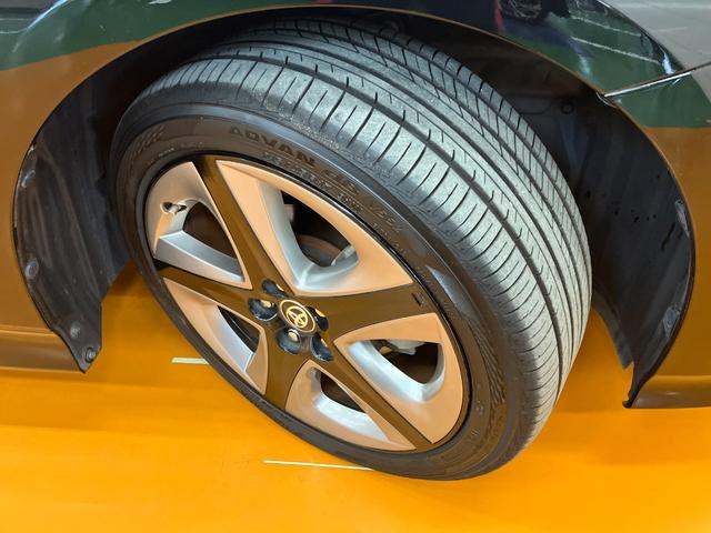 プリウス Ｓツーリングセレクション　ハイブリッド車　衝突被害軽減ブレーキシステム　ドラレコ　クルーズコントロール　ステアリングスイッチ　Ｐスタート　オートハイビーム　シートヒーター　ＥＴＣ　キーフリー（31枚目）