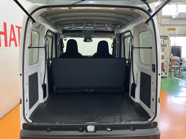 ハイゼットカーゴ ＤＸ　サポカーＳワイド適合　ルーフキャリア　ラジオ　エアコン　アクセサリーソケット　コーナーセンサー　アイドリングストップ　光軸調整ダイヤル　横滑り防止機能　誤発進抑制機能　パワーウインドウ　キーレス（10枚目）