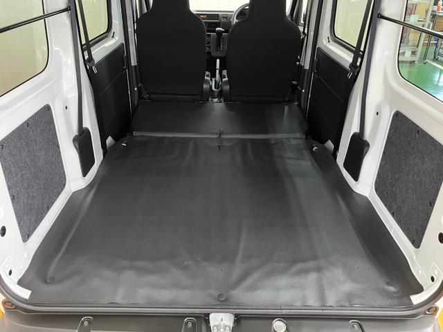 ハイゼットカーゴ ＤＸ　サポカーＳワイド適合　ルーフキャリア　ラジオ　エアコン　アクセサリーソケット　コーナーセンサー　アイドリングストップ　光軸調整ダイヤル　横滑り防止機能　誤発進抑制機能　パワーウインドウ　キーレス（11枚目）