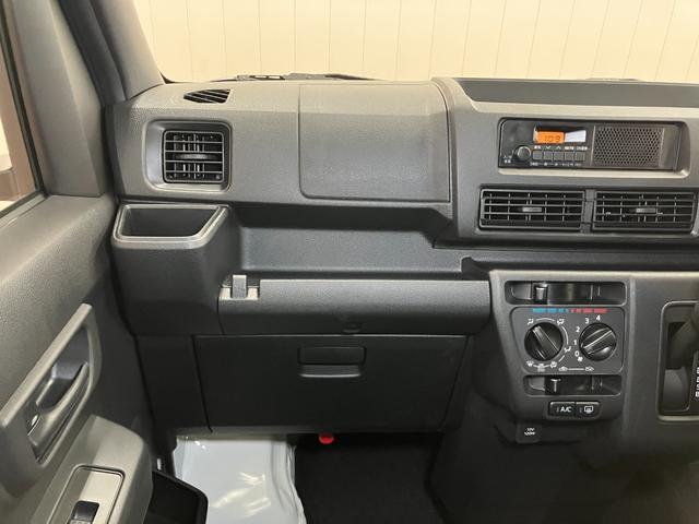 ハイゼットカーゴ ＤＸ　サポカーＳワイド適合　ルーフキャリア　ラジオ　エアコン　アクセサリーソケット　コーナーセンサー　アイドリングストップ　光軸調整ダイヤル　横滑り防止機能　誤発進抑制機能　パワーウインドウ　キーレス（12枚目）