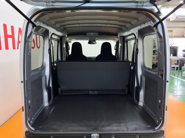 ハイゼットカーゴ ＤＸ　サポカーＳワイド適合　ラジオ　エアコン　アクセサリーソケット　コーナーセンサー　アイドリングストップ　光軸調整ダイヤル　横滑り防止機能　誤発進抑制機能　パワーウインドウ　キーレス（10枚目）