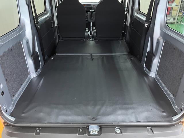 ハイゼットカーゴ ＤＸ　サポカーＳワイド適合　ラジオ　エアコン　アクセサリーソケット　コーナーセンサー　アイドリングストップ　光軸調整ダイヤル　横滑り防止機能　誤発進抑制機能　パワーウインドウ　キーレス（11枚目）