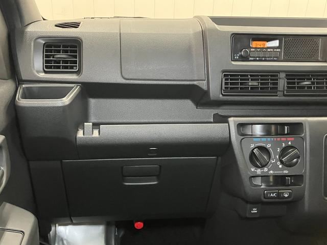 ハイゼットカーゴ ＤＸ　サポカーＳワイド適合　ラジオ　エアコン　アクセサリーソケット　コーナーセンサー　アイドリングストップ　光軸調整ダイヤル　横滑り防止機能　誤発進抑制機能　パワーウインドウ　キーレス（12枚目）