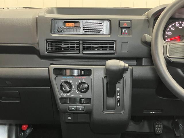 ハイゼットカーゴ ＤＸ　サポカーＳワイド適合　ラジオ　エアコン　アクセサリーソケット　コーナーセンサー　アイドリングストップ　光軸調整ダイヤル　横滑り防止機能　誤発進抑制機能　パワーウインドウ　キーレス（13枚目）