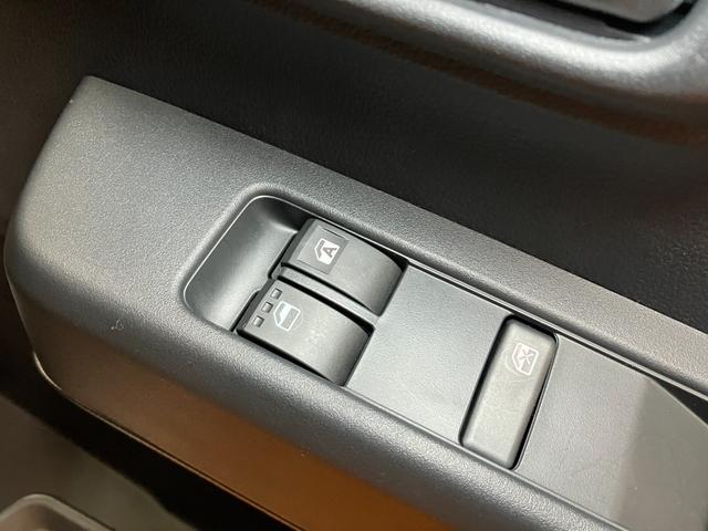 ハイゼットカーゴ ＤＸ　サポカーＳワイド適合　ラジオ　エアコン　アクセサリーソケット　コーナーセンサー　アイドリングストップ　光軸調整ダイヤル　横滑り防止機能　誤発進抑制機能　パワーウインドウ　キーレス（17枚目）