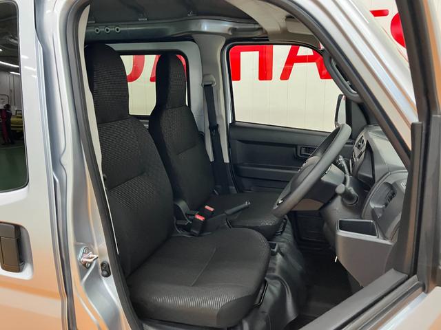 ハイゼットカーゴ ＤＸ　サポカーＳワイド適合　ラジオ　エアコン　アクセサリーソケット　コーナーセンサー　アイドリングストップ　光軸調整ダイヤル　横滑り防止機能　誤発進抑制機能　パワーウインドウ　キーレス（18枚目）