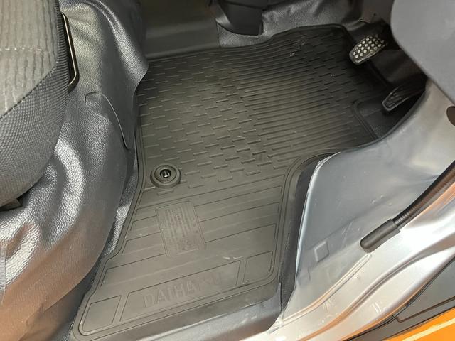 ハイゼットカーゴ ＤＸ　サポカーＳワイド適合　ラジオ　エアコン　アクセサリーソケット　コーナーセンサー　アイドリングストップ　光軸調整ダイヤル　横滑り防止機能　誤発進抑制機能　パワーウインドウ　キーレス（20枚目）