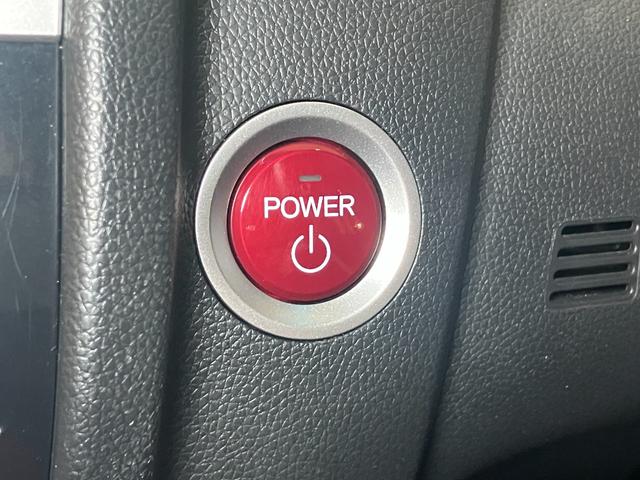 フィットハイブリッド Fパッケージ ハイブリッド Pスタート アクセサリーソケット 横滑り防止機能 誤発進抑制機能 光軸調整ダイヤル 電動格納ミラー パワーウインドウ キーフリー(16枚目)