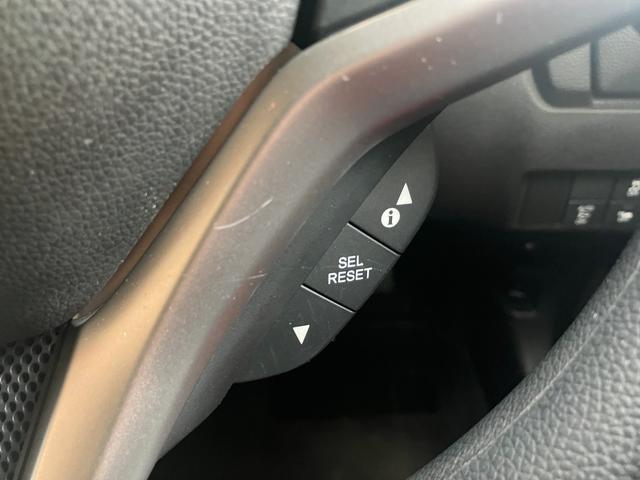 フィットハイブリッド Fパッケージ ハイブリッド Pスタート アクセサリーソケット 横滑り防止機能 誤発進抑制機能 光軸調整ダイヤル 電動格納ミラー パワーウインドウ キーフリー(17枚目)