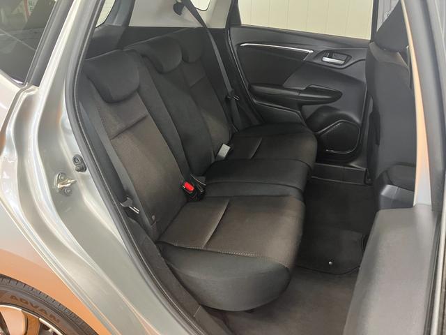 フィットハイブリッド Fパッケージ ハイブリッド Pスタート アクセサリーソケット 横滑り防止機能 誤発進抑制機能 光軸調整ダイヤル 電動格納ミラー パワーウインドウ キーフリー(23枚目)