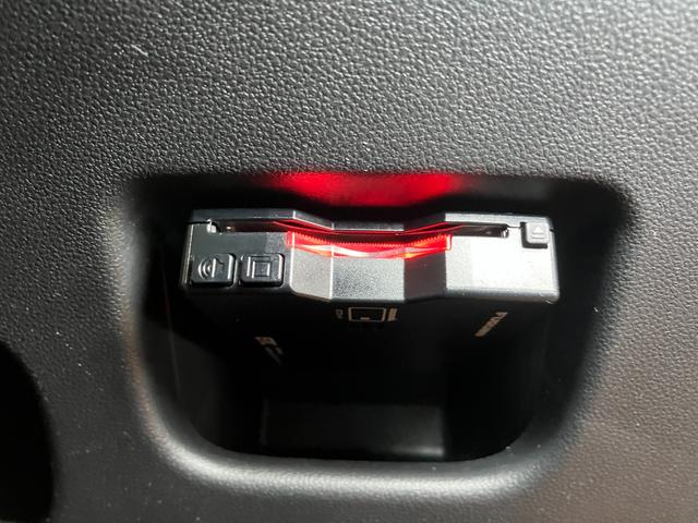 ムーヴ カスタム　ＸリミテッドＩＩ　ＳＡＩＩＩ　サポカーＳワイド適合　ドラレコ　ステアリングスイッチ　パノラマモニター対応　Ｐスタート　運転席シートヒーター　アイドリングストップ　横滑り防止機能　誤発進抑制機能　オートハイビーム　キーフリー（18枚目）