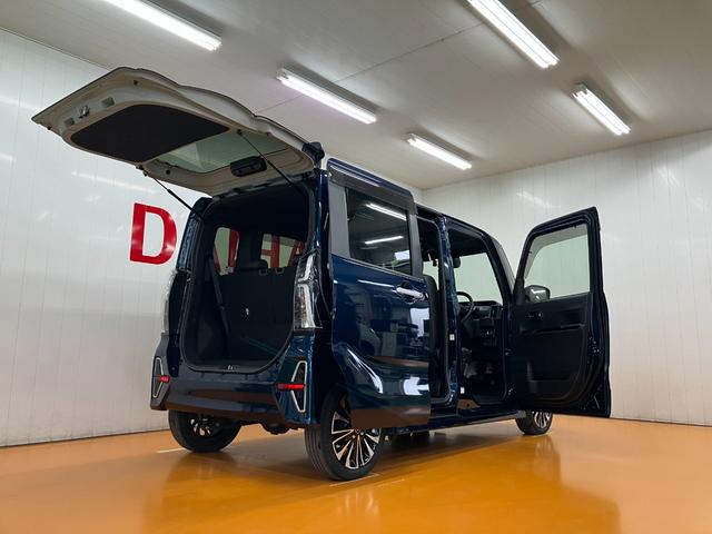 タント カスタムＲＳ　４ＷＤ　サポカーＳワイド適合　ドラレコ　ミラクルオープンドア　両側オートスライドドア　電動パーキングブレーキ　ディスプレイオーディオ　ステアリングスイッチ　シートヒーター　コーナーセンサー　キーフリー（9枚目）