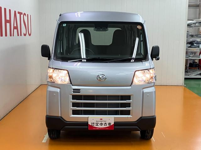 ハイゼットカーゴ ＤＸ　サポカーＳワイド適合　ラジオ　エアコン　アクセサリーソケット　コーナーセンサー　アイドリングストップ　光軸調整ダイヤル　横滑り防止機能　誤発進抑制機能　パワーウインドウ　キーレス（4枚目）