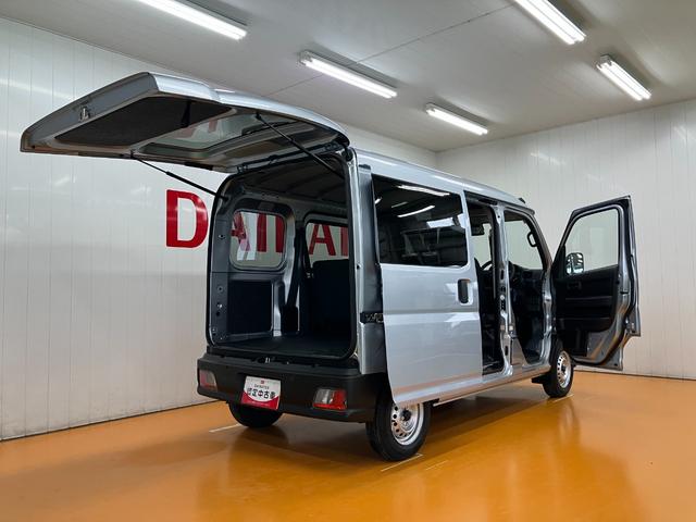 ハイゼットカーゴ ＤＸ　サポカーＳワイド適合　ラジオ　エアコン　アクセサリーソケット　コーナーセンサー　アイドリングストップ　光軸調整ダイヤル　横滑り防止機能　誤発進抑制機能　パワーウインドウ　キーレス（9枚目）