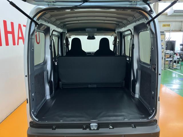 ハイゼットカーゴ ＤＸ　サポカーＳワイド適合　ラジオ　エアコン　アクセサリーソケット　コーナーセンサー　アイドリングストップ　光軸調整ダイヤル　横滑り防止機能　誤発進抑制機能　パワーウインドウ　キーレス（10枚目）