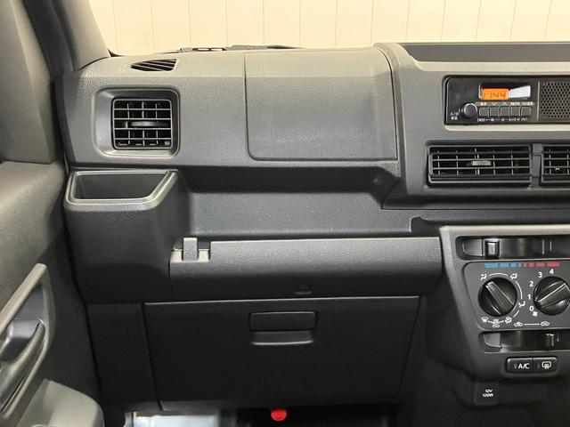ハイゼットカーゴ ＤＸ　サポカーＳワイド適合　ラジオ　エアコン　アクセサリーソケット　コーナーセンサー　アイドリングストップ　光軸調整ダイヤル　横滑り防止機能　誤発進抑制機能　パワーウインドウ　キーレス（12枚目）