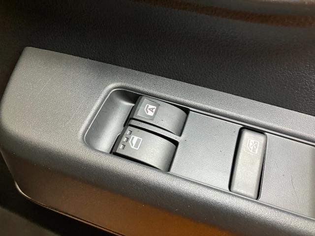 ハイゼットカーゴ ＤＸ　サポカーＳワイド適合　ラジオ　エアコン　アクセサリーソケット　コーナーセンサー　アイドリングストップ　光軸調整ダイヤル　横滑り防止機能　誤発進抑制機能　パワーウインドウ　キーレス（17枚目）