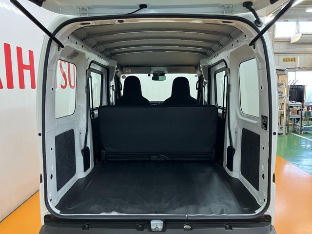 ハイゼットカーゴ スペシャルクリーン サポカーSワイド適合 オーディオ エアコン アクセサリーソケット コーナーセンサー ETC アイドリングストップ 光軸調整ダイヤル 横滑り防止機能 誤発進抑制機能 パワーウインドウ(10枚目)