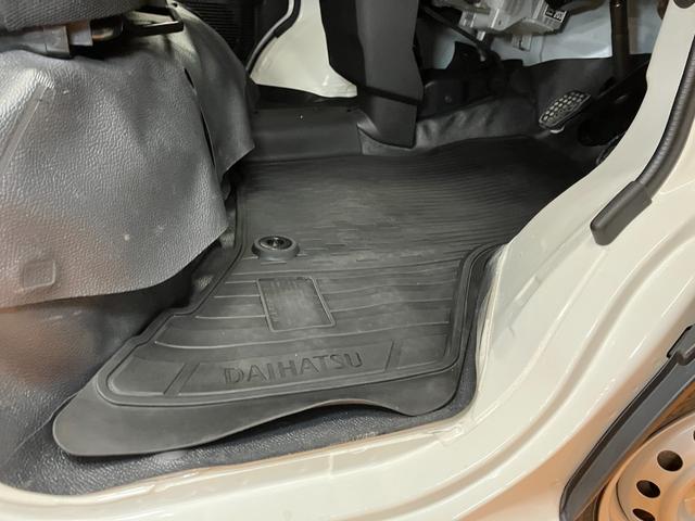 ハイゼットカーゴ スペシャルクリーン サポカーSワイド適合 オーディオ エアコン アクセサリーソケット コーナーセンサー ETC アイドリングストップ 光軸調整ダイヤル 横滑り防止機能 誤発進抑制機能 パワーウインドウ(21枚目)