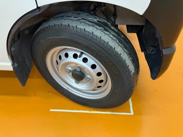 ハイゼットカーゴ スペシャルクリーン サポカーSワイド適合 オーディオ エアコン アクセサリーソケット コーナーセンサー ETC アイドリングストップ 光軸調整ダイヤル 横滑り防止機能 誤発進抑制機能 パワーウインドウ(23枚目)