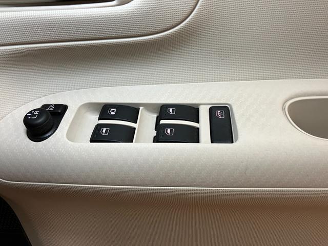 ムーヴキャンバス Ｌ　ＳＡＩＩ　スマアシ　両側スライドドア　Ｂカメラ　ステアリングスイッチ　エアコン　アイドリングストップ　横滑り防止機能　誤発進抑制機能　光軸調整ダイヤル　電動格納ミラー　パワーウインドウ　キーレス（18枚目）