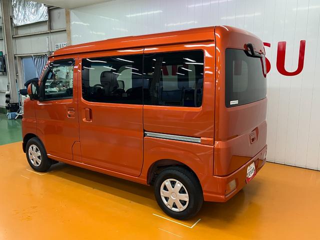 ハイゼットカーゴ クルーズターボ　サポカーＳワイド適合　オーディオ　エアコン　アプリケーションソケット　Ｐスタート　コーナーセンサー　横滑り防止機能　誤発進抑制機能　電動格納ミラー　パワーウインドウ　キーフリー（6枚目）